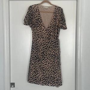Alice + Olivia Wrap Dress in Animal Print Size 12